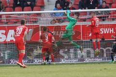 3. Liga - Hallescher FC - FC Ingolstadt 04 - Torwart Fabijan Buntic (24, FCI) hält sicher