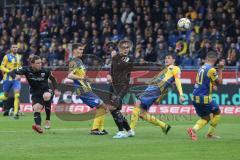 3. Liga - Fußball - Eintracht Braunschweig - FC Ingolstadt 04 - links Marcel Gaus (19, FCI) trifft zum 0:1 Tor, Dennis Eckert Ayensa (7, FCI) Benjamin Kessel Robin Ziegele (40 Braunschweig)