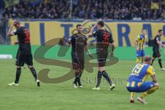 3. Liga - Fußball - Eintracht Braunschweig - FC Ingolstadt 04 - Spiel ist aus, 0:3 Sieg, Stefan Kutschke (30, FCI) Robin Krauße (23, FCI) Filip Bilbija (35, FCI) Felix Burmeister (19 Braunschweig)