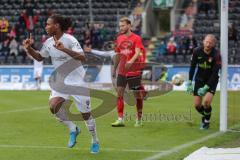 3. Liga - Fußball - SG Sonnenhof Großaspach - FC Ingolstadt 04 - Tor Jubel zum 1:5, Caniggia Ginola Elva (14, FCI), Torwart Maximilian Reule (1 SG) am Boden, hinten Korbinian Burger (4 SG)