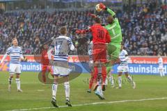 3. Fußball-Liga - Saison 2019/2020 - MSV Duisburg - FC Ingolstadt 04 - Stefan Kutschke (#30,FCI)  - Leo Weinkauf Torwart (#1 Duisburg) - Foto: Meyer Jürgen