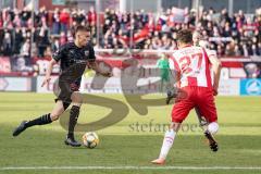 3. Liga - Würzburger Kickers - FC Ingolstadt 04 - Angrif Filip Bilbija (35, FCI) Lauf Spurt mit Ball, Sebastian Schuppan (27 Würzburg)