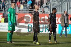 3. Liga - Würzburger Kickers - FC Ingolstadt 04 - 3:1 Niederlage, FCI vor den mitgereisten Fans bedanken sich, Torwart Fabijan Buntic (24, FCI) Nico Antonitsch (5, FCI) Frederic Ananou (2, FCI)