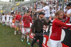 3. Fußball-Liga - Saison 2019/2020 - Bayern München II - FC Ingolstadt 04 - Abklatschen bei den Fans  - Foto: Meyer Jürgen
