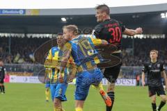 3. Liga - Fußball - Eintracht Braunschweig - FC Ingolstadt 04 - Stefan Kutschke (30, FCI) Felix Burmeister (19 Braunschweig)