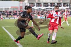 3. Liga - Würzburger Kickers - FC Ingolstadt 04 - Angriff Caniggia Ginola Elva (14, FCI) Daniel Hägele (22 Würzburg)