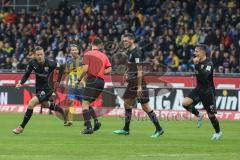 3. Liga - Fußball - Eintracht Braunschweig - FC Ingolstadt 04 - Tor Jubel Marcel Gaus (19, FCI) Maximilian Thalhammer (6, FCI) Dennis Eckert Ayensa (7, FCI)