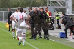 3. Liga - Fußball - SG Sonnenhof Großaspach - FC Ingolstadt 04 - Torjubel Direktor Sport Michael Henke (FCI) Cheftrainer Jeff Saibene (FCI) Caniggia Ginola Elva (14, FCI)