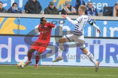 3. Fußball-Liga - Saison 2019/2020 - MSV Duisburg - FC Ingolstadt 04 - Frederic Ananou (#2,FCI) - Lukas Daschner (#13 Duisburg) - Foto: Meyer Jürgen