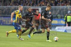 3. Liga - Fußball - Eintracht Braunschweig - FC Ingolstadt 04 - Filip Bilbija (35, FCI) Felix Burmeister (19 Braunschweig) Caniggia Ginola Elva (14, FCI)