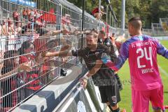 3. Fußball-Liga - Saison 2019/2020 - FC Victoria Köln - FC Ingolstadt 04 - Jonatan Kotzke (#25,FCI) bedankt sich bei den Fans - Foto: Meyer Jürgen