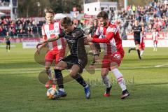 3. Liga - Würzburger Kickers - FC Ingolstadt 04 - Dennis Eckert Ayensa (7, FCI) Daniel Hägele (22 Würzburg) Tweikampf