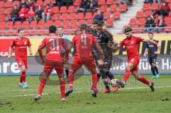 3. Liga - Hallescher FC - FC Ingolstadt 04 - kommen nicht durch Caniggia Ginola Elva (14, FCI) Maximilian Thalhammer (6, FCI) Syhre Anthony (4 Halle) Landgraf Niklas (31 Halle) Papadopoulos Antonios (8 Halle)