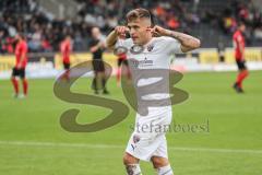 3. Liga - Fußball - SG Sonnenhof Großaspach - FC Ingolstadt 04 - Dennis Eckert Ayensa (7, FCI) Tor 1:2 Jubel hält sich die Ohren zu, Fans beschimpfen ihn wüst