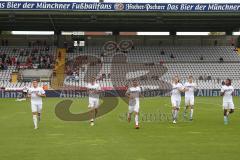 3. Fußball-Liga - Saison 2019/2020 - Bayern München II - FC Ingolstadt 04 - Die Mannschaft beim warm machenFoto: Meyer Jürgen