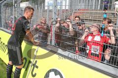 3. Fußball-Liga - Saison 2019/2020 - FC Victoria Köln - FC Ingolstadt 04 - Stefan Kutschke (#30,FCI)  spricht mit den Fans - Foto: Meyer Jürgen