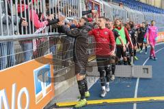 3. Liga - Fußball - Eintracht Braunschweig - FC Ingolstadt 04 - Das Team bedankt sich bei den Fans, Fatih Kaya (9, FCI) Maximilian Wolfram (8, FCI) Maximilian Beister (10, FCI) Björn Paulsen (4, FCI)