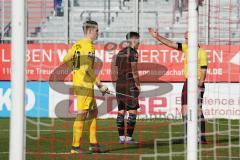 3. Liga - Würzburger Kickers - FC Ingolstadt 04 - Dennis Eckert Ayensa (7, FCI) kassiert rote Karte und wird vom Schiedsrichter in die Kabine geschickt, Filip Bilbija (35, FCI) Torwart Vincent Müller (40 Würzburg)