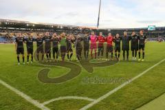 3. Liga - Fußball - Eintracht Braunschweig - FC Ingolstadt 04 - Sieg 0:3 die Mannschaft tanzt vor den Fans Auswärtssieg