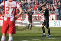 3. Liga - Würzburger Kickers - FC Ingolstadt 04 - Dennis Eckert Ayensa (7, FCI) kassiert rote Karte und wird vom Schiedsrichter in die Kabine geschickt, Enttäuschung