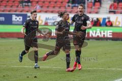 3. Liga - Hallescher FC - FC Ingolstadt 04 - Tor Caniggia Ginola Elva (14, FCI) 0:1, Jubel mit Stefan Kutschke (30, FCI) und Dennis Eckert Ayensa (7, FCI) laufen zum Trainer Cheftrainer Jeff Saibene (FCI)