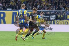 3. Liga - Fußball - Eintracht Braunschweig - FC Ingolstadt 04 - Filip Bilbija (35, FCI) Felix Burmeister (19 Braunschweig)