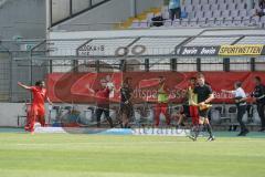 3. Liga - 1860 München - FC Ingolstadt 04 - Spiel ist aus, Sieg 0:2, Jubel und warten wie Würzburg spielt, Bangen um Direktaufstieg/Relegation