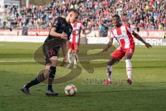 3. Liga - Würzburger Kickers - FC Ingolstadt 04 - Filip Bilbija (35, FCI) gegen Leroy Kwadwo (5 Würzburg)