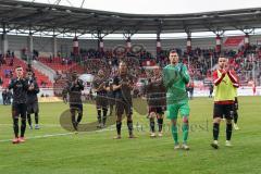 3. Liga - Hallescher FC - FC Ingolstadt 04 - Die Spieler bedanken sich nach dem Spiel bei den mitgereisten Fans, Thomas Keller (27, FCI) Dennis Eckert Ayensa (7, FCI) Agyemang Diawusie (11, FCI) Björn Paulsen (4, FCI) Marcel Gaus (19, FCI) Torwart Fabijan