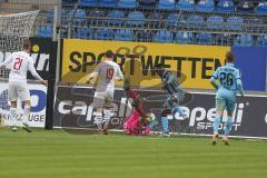 3. Fußball-Liga - Saison 2019/2020 - SV Waldhof Mannheim - FC Ingolstadt 04 - Torwart Fabijan Buntic (#24,FCI)  - Kevin Koffi (#30 Mannheim) - Marcel Gaus (#19,FCI)  - Foto: Stefan Bösl