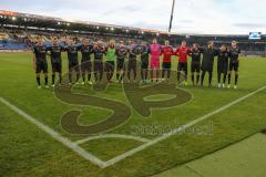 3. Liga - Fußball - Eintracht Braunschweig - FC Ingolstadt 04 - Sieg 0:3 die Mannschaft tanzt vor den Fans Auswärtssieg