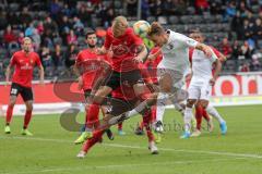 3. Liga - Fußball - SG Sonnenhof Großaspach - FC Ingolstadt 04 - Kopfball Duell Tobias Schröck (21, FCI) Korbinian Burger (4 SG)