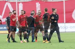 3. Liga - FSV Zwickau - FC Ingolstadt 04 - Cheftrainer Tomas Oral (FCI) bedankt sich nach dem Spiel Sieg bei der Mannschaft auf dem Feld