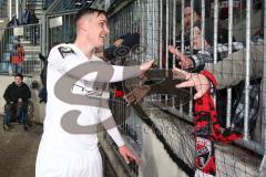 3. Liga - 1. FC Magdeburg - FC Ingolstadt 04 - Die Spieler bedanken sich bei den Fans nach dem Spiel - jubel -Thomas Keller (#27,FCI) - Foto: Jürgen Meyer