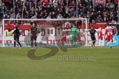 3. Liga - Würzburger Kickers - FC Ingolstadt 04 - Tor für Würzburg, hängende Gesicher bei Ingolstadt, Torwart Fabijan Buntic (24, FCI) Björn Paulsen (4, FCI) Robin Krauße (23, FCI)