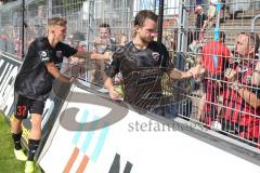 3. Fußball-Liga - Saison 2019/2020 - FC Victoria Köln - FC Ingolstadt 04 - Peter Kurzweg (#16,FCI)  - Patrick Sussek (#37,FCI) bedankt sich bei den Fans - Foto: Meyer Jürgen