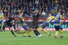 3. Liga - Fußball - Eintracht Braunschweig - FC Ingolstadt 04 - links Marcel Gaus (19, FCI) trifft zum 0:1 Tor, Dennis Eckert Ayensa (7, FCI) Benjamin Kessel Robin Ziegele (40 Braunschweig)