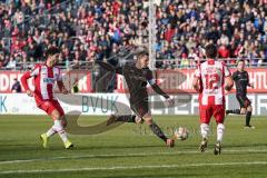 3. Liga - Würzburger Kickers - FC Ingolstadt 04 - mitte Marcel Gaus (19, FCI) Schuß auf das Tor, Patrick Sontheimer (12 Würzburg) blockt