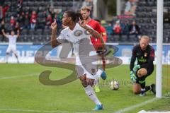 3. Liga - Fußball - SG Sonnenhof Großaspach - FC Ingolstadt 04 - Tor Jubel zum 1:5, Caniggia Ginola Elva (14, FCI), Torwart Maximilian Reule (1 SG) am Boden, hinten Korbinian Burger (4 SG)