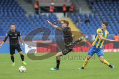 3. Liga - Fußball - Eintracht Braunschweig - FC Ingolstadt 04 - Maximilian Thalhammer (6, FCI) wird gefoult von Danilo Wiebe (23 Braunschweig)