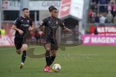 3. Liga - Würzburger Kickers - FC Ingolstadt 04 - Angriff Caniggia Ginola Elva (14, FCI) mit Fatih Kaya (9, FCI)