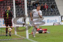 3. Liga - Fußball - SG Sonnenhof Großaspach - FC Ingolstadt 04 - Tor Jubel 1:3 Dennis Eckert Ayensa (7, FCI) Torwart Maximilian Reule (1 SG) keine Cahnce