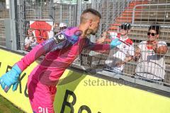 3. Fußball-Liga - Saison 2019/2020 - FC Victoria Köln - FC Ingolstadt 04 - Torwart Fabijan Buntic (#24,FCI)  bedankt sich bei den Fans - Foto: Meyer Jürgen