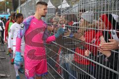 3. Fußball-Liga - Saison 2019/2020 - SV Waldhof Mannheim - FC Ingolstadt 04 - Die Spieler bedanken sich bei den mitgereisten Fans Torwart Fabijan Buntic (#24,FCI)  - Foto: Stefan Bösl