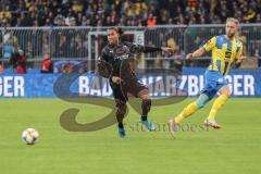 3. Liga - Fußball - Eintracht Braunschweig - FC Ingolstadt 04 - Caniggia Ginola Elva (14, FCI) Felix Burmeister (19 Braunschweig)