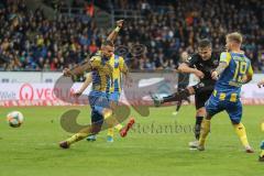 3. Liga - Fußball - Eintracht Braunschweig - FC Ingolstadt 04 - Dennis Eckert Ayensa (7, FCI) Torchance, Felix Burmeister (19 Braunschweig) Danilo Wiebe (23 Braunschweig)