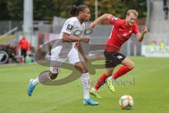 3. Liga - Fußball - SG Sonnenhof Großaspach - FC Ingolstadt 04 - Caniggia Ginola Elva (14, FCI) Korbinian Burger (4 SG)