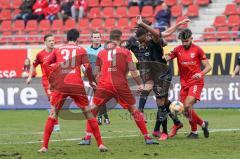 3. Liga - Hallescher FC - FC Ingolstadt 04 - kommen nicht durch Caniggia Ginola Elva (14, FCI) Maximilian Thalhammer (6, FCI) Syhre Anthony (4 Halle) Landgraf Niklas (31 Halle) Papadopoulos Antonios (8 Halle)