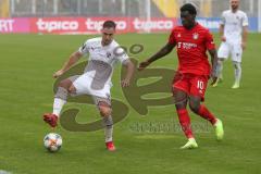 3. Fußball-Liga - Saison 2019/2020 - Bayern München II - FC Ingolstadt 04 - Michael Heinloth (#17,FCI)  - Kwasi Okyere Wriedt (#10 München) - Foto: Meyer Jürgen