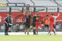 3. Liga - 1860 München - FC Ingolstadt 04 - Stefan Kutschke (30, FCI) wird verletzt ausgewechselt mit Dennis Eckert Ayensa (7, FCI)